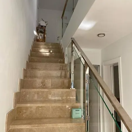 Amazing Luxury Seafront Near Golf & Ocean